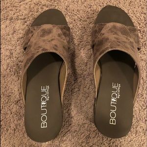 BOUTIQUE WEDGE SLIDES